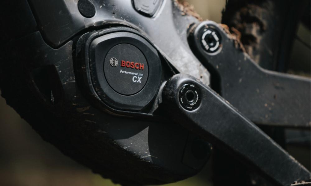 Erleben Sie kraftvolle Unterstützung mit dem Bosch Performance Line CX Motor für E-Mountainbikes. Perfekt für anspr