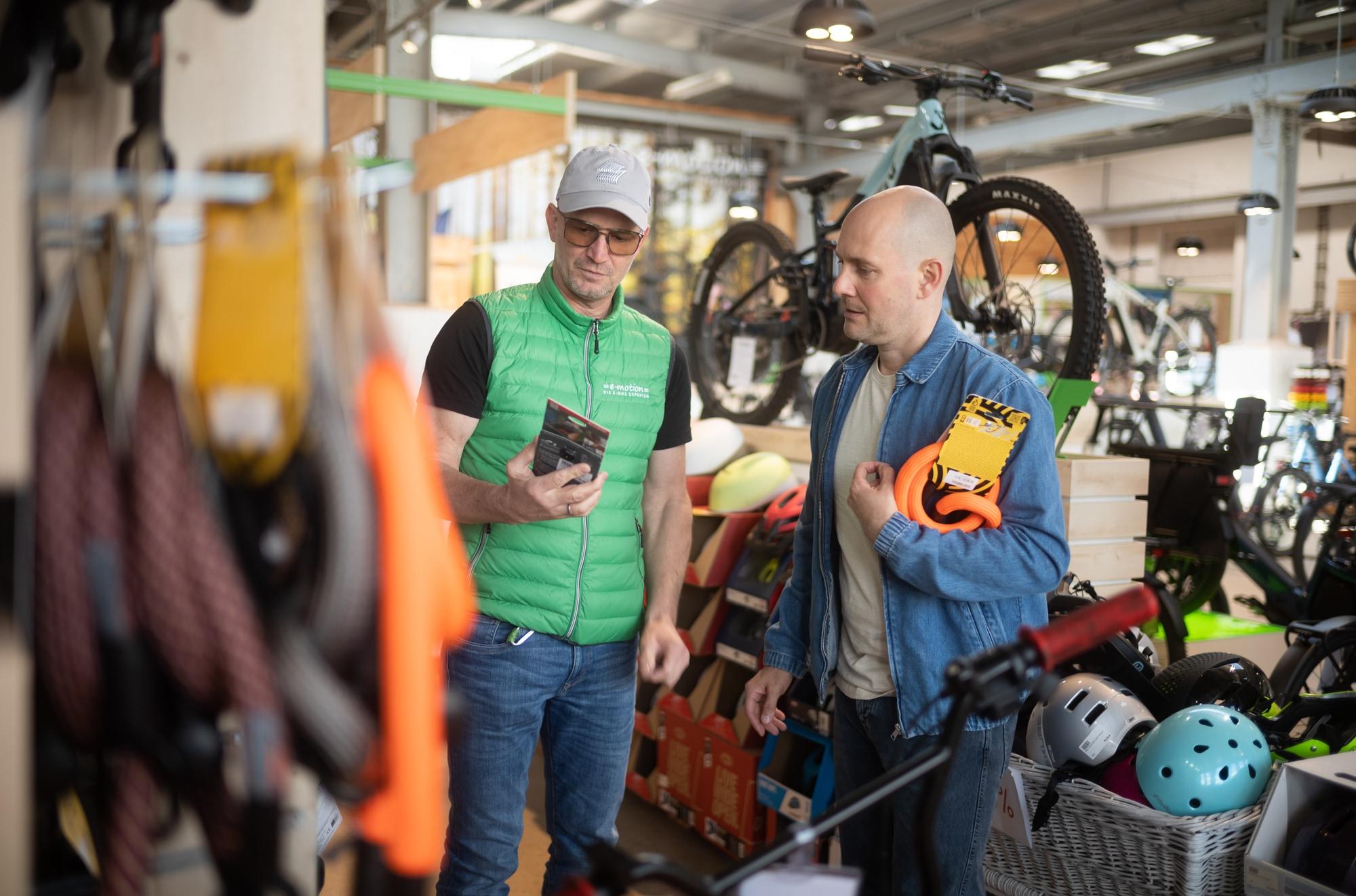 Fachberatung zu E-Bikes bei e-motion. Entdecken Sie die Modelle und profitieren Sie von Expertenwissen für Ihr perf