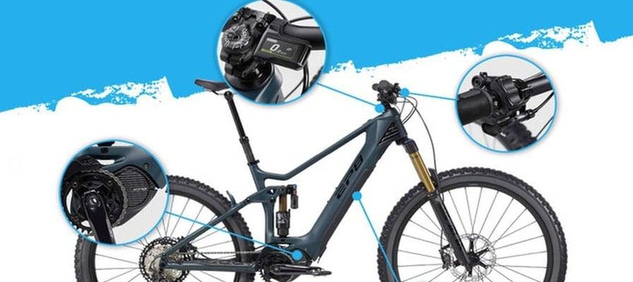 E-Bike mit Fokus auf Display, Motor und Schaltung