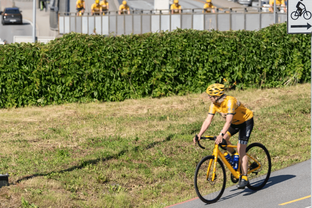 Das Bild zeigt das Team Tynkeby für ein internationales Charity Radsportprojekt