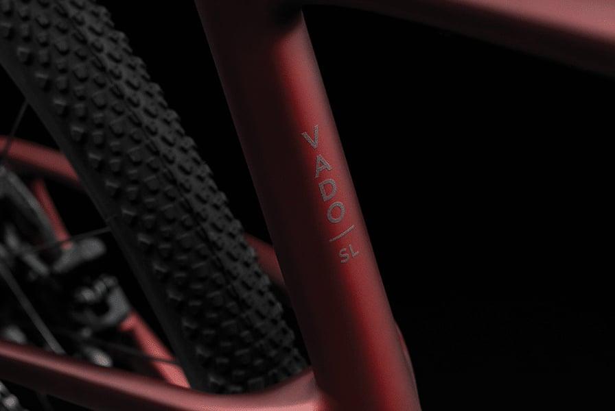 Nahaufnahme des Specialized Vado SL E-Bike-Rahmens in Rot