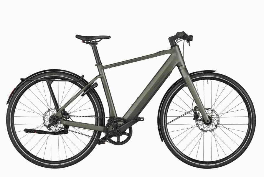 Elegantes E-Bike mit modernem Design und Schutzblechen