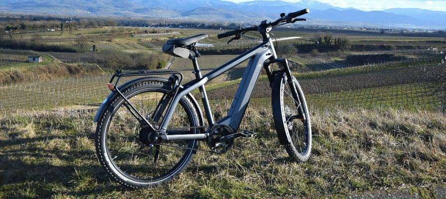 Riese & Müller Charger3 E-Bike in malerischer Landschaft