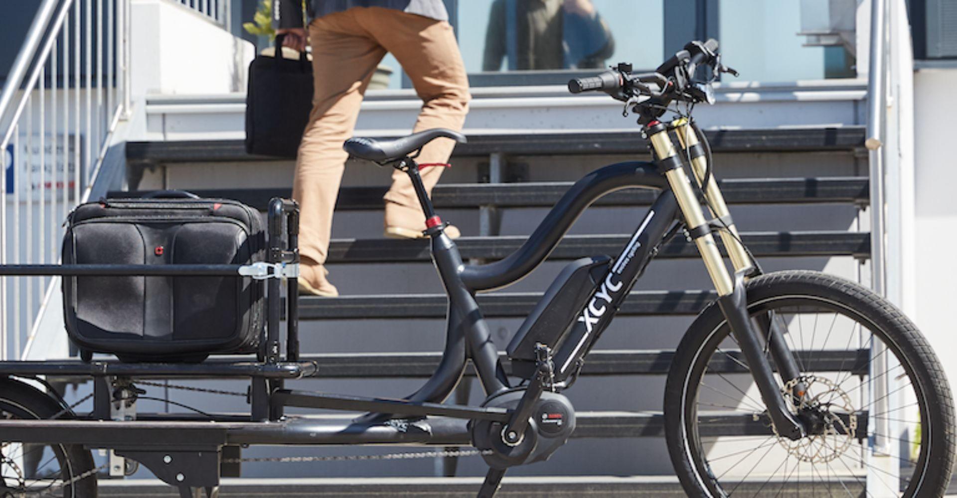 XCYC PICKUP LIFE, Lastenrad vor einer Treppe