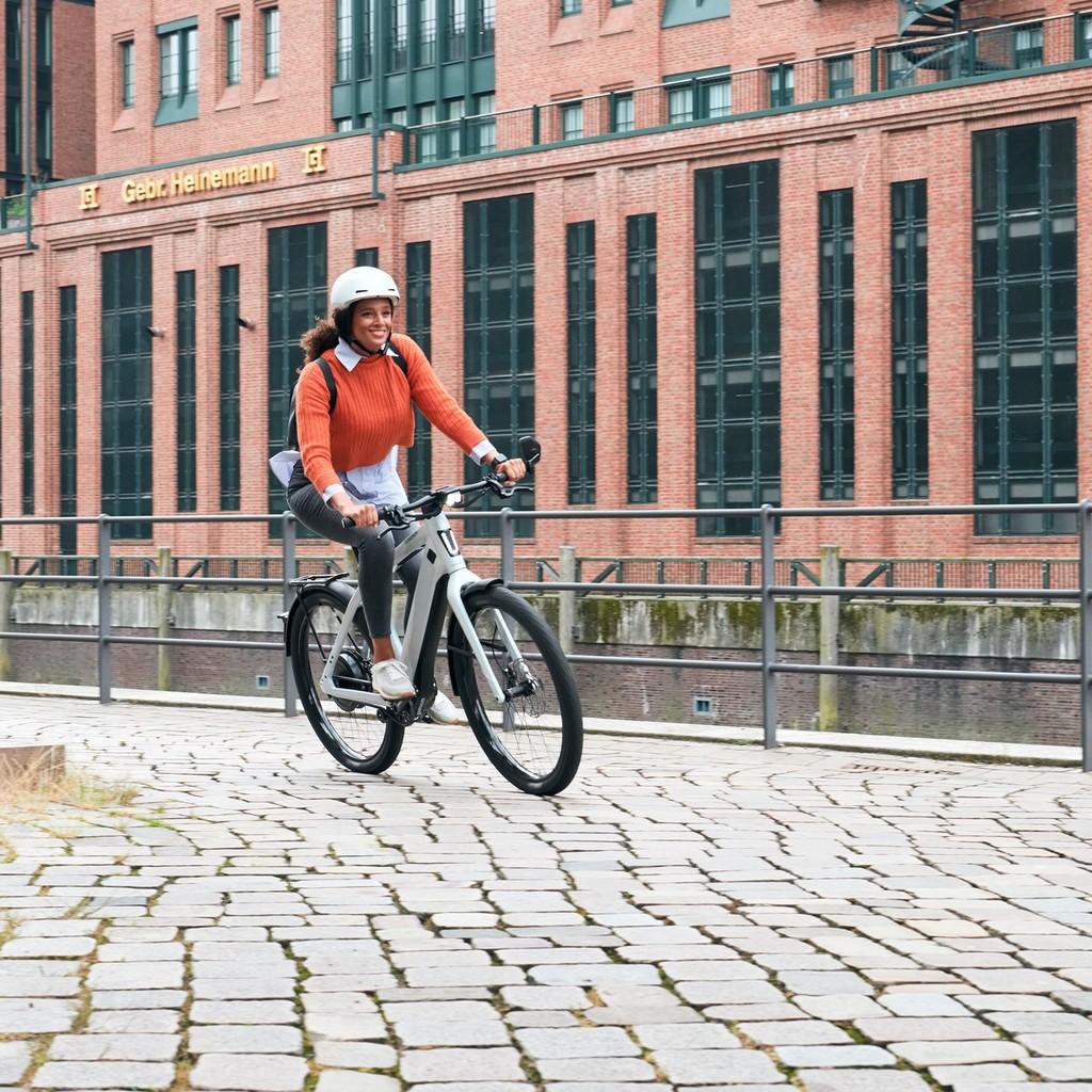 Erleben Sie urbane Freiheit auf dem Stromer ST3 E-Bike mit innovativem Pinion-Getriebe für eine mühelose und dynami