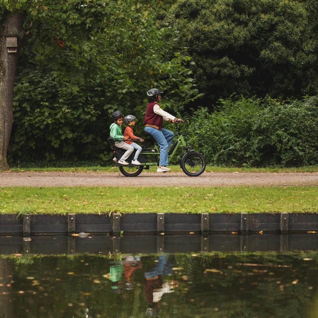 Entdecken Sie das VELO DE VILLE LOADY Family E-Bike für komfortable Familienausflüge. Perfekt für Stadt und Natur.