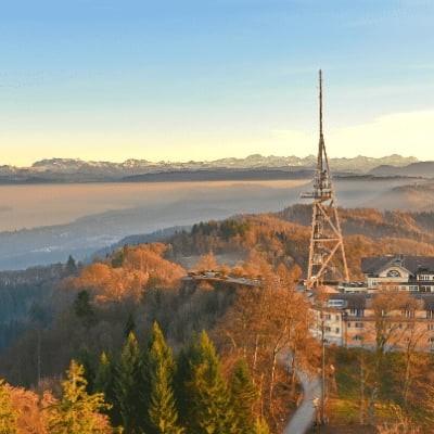 Aussicht vom Uetliberg mit Alpenpanorama bei Sonnenuntergang
