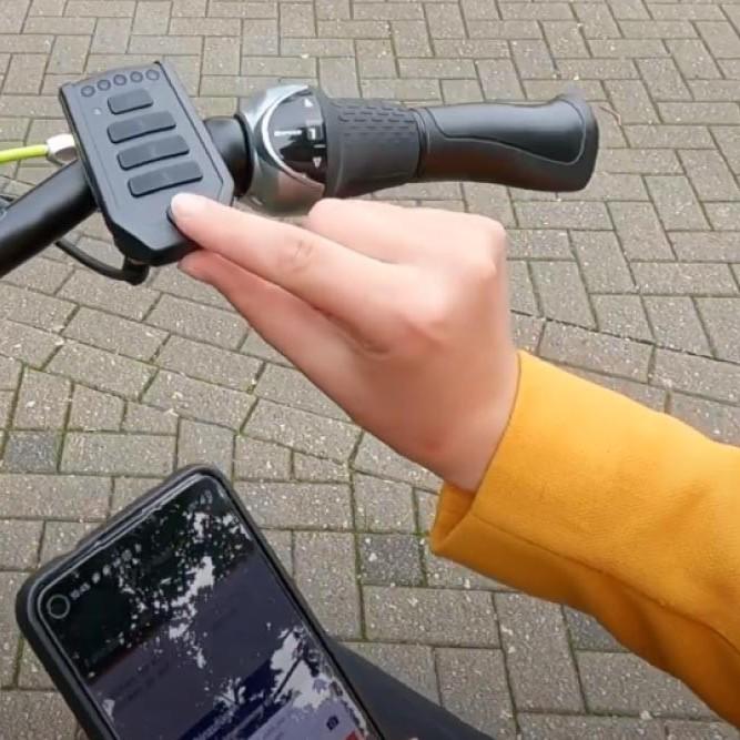 Das Bild zeigt das Einschalten der vanRaam App.