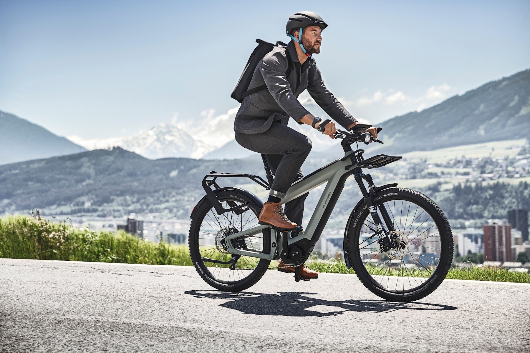 Das Bild zeigt das Riese & Müller MY2020 Superdelite, das für den urbanen Einsatz konzipiert ist.