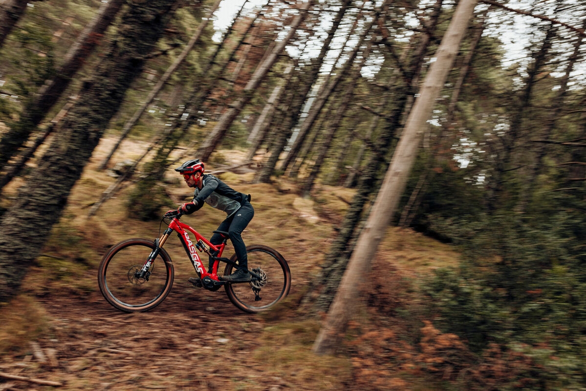 Erleben Sie ultimative Offroad-Abenteuer mit dem GASGAS MY24. Perfekt für anspruchsvolle Trails und dynamisches Fah