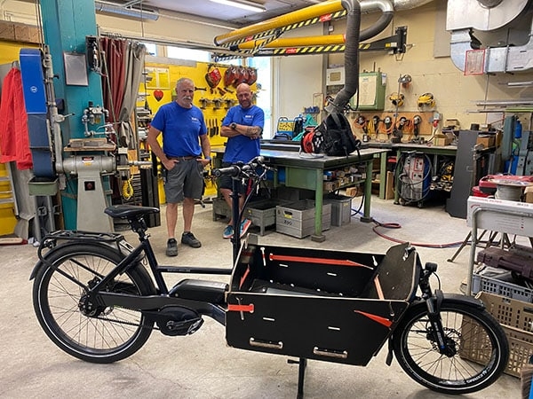 Das Bild zeigt ein Lastenfahrrad für die Firma Zoo in Zürich