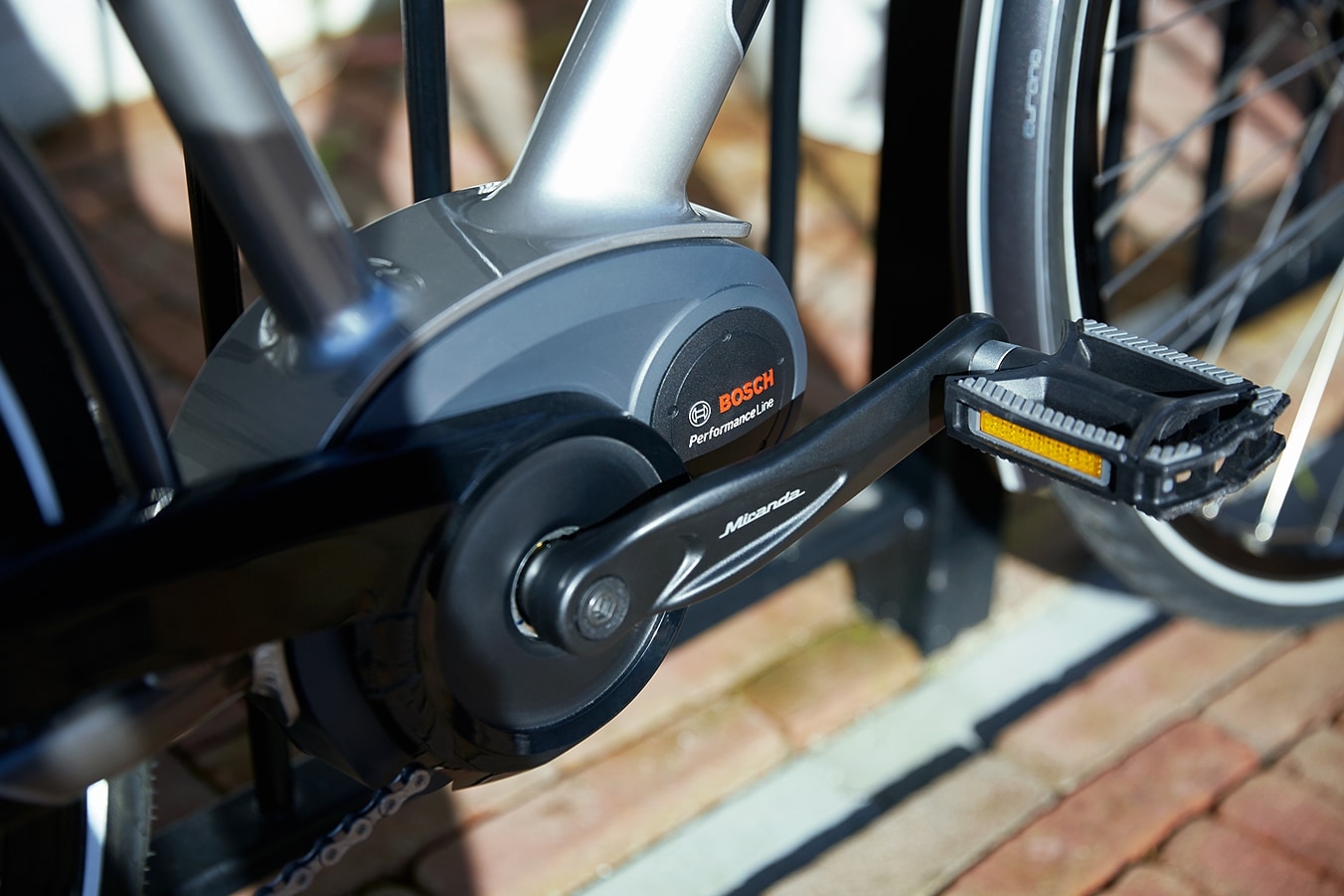 Entdecken Sie den effizienten Bosch Performance Line Motor für Gazelle E-Bikes. Perfekte Wahl für kraftvolle und zu