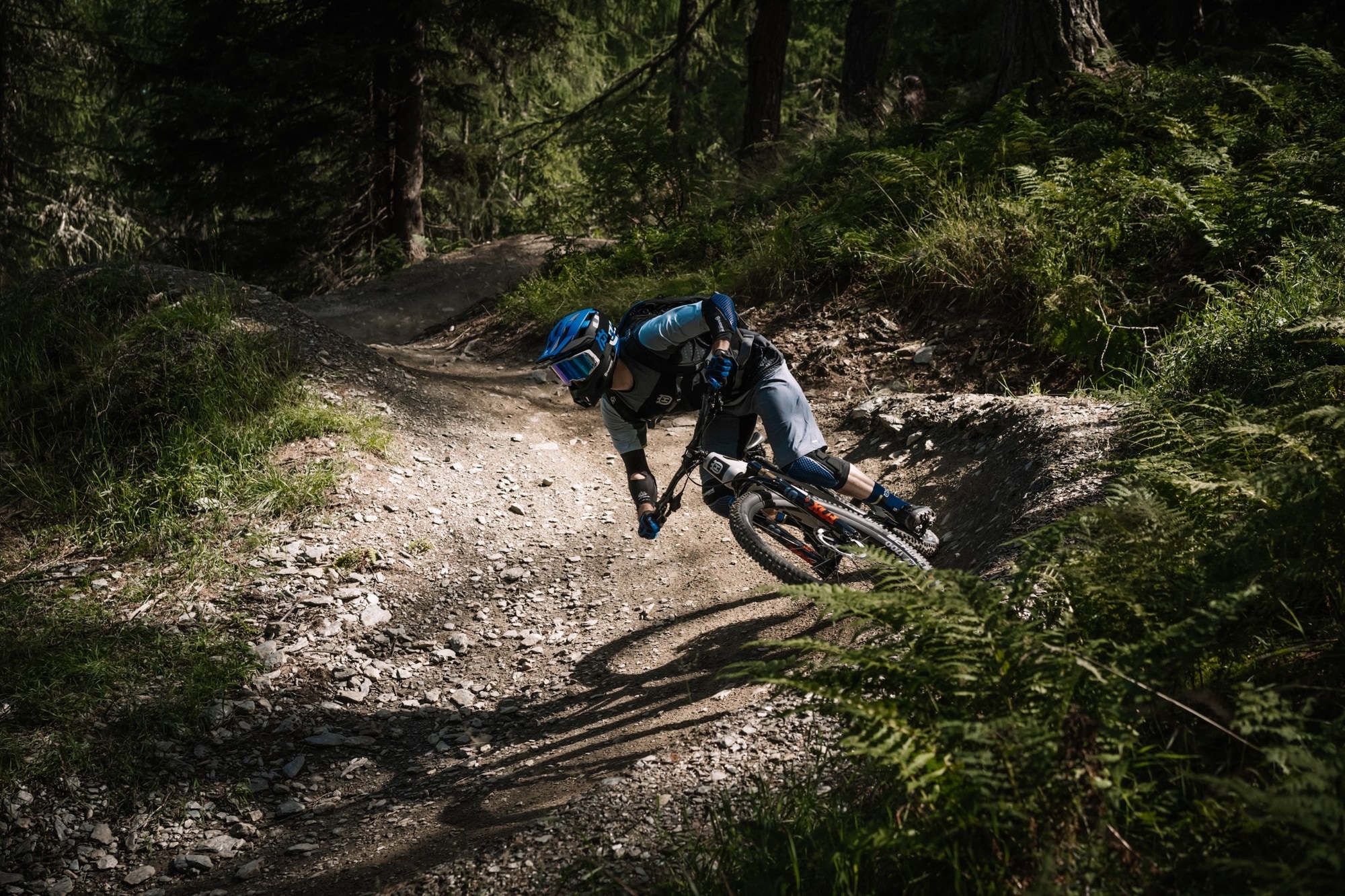 Erleben Sie das HQV Mountain-Bike, ideal für anspruchsvolle Trails und Abenteuer in der Natur. Perfekt für sportlic