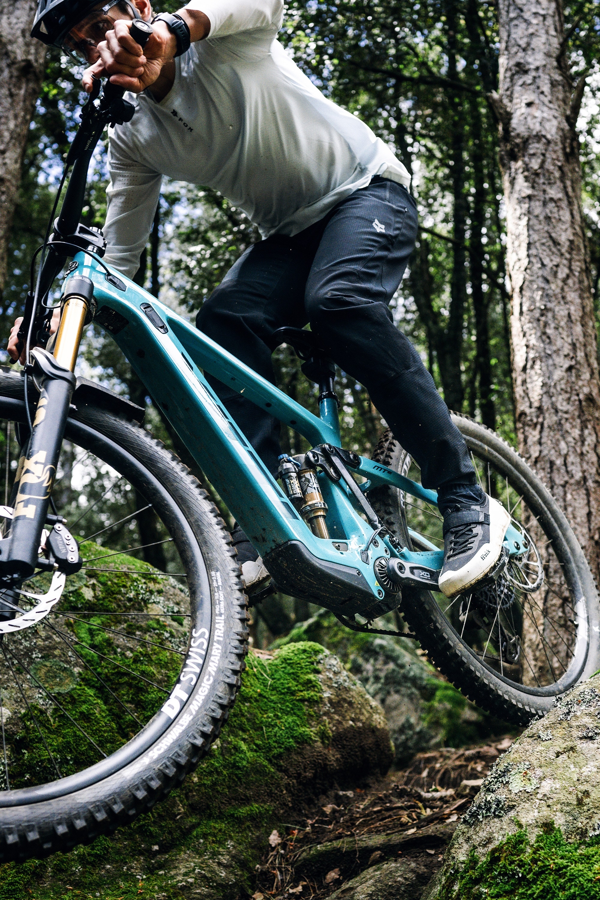 Entdecken Sie das Lake Summit HPR60 Mountainbike für ultimative Offroad-Abenteuer. Perfekte Kontrolle und Leistung