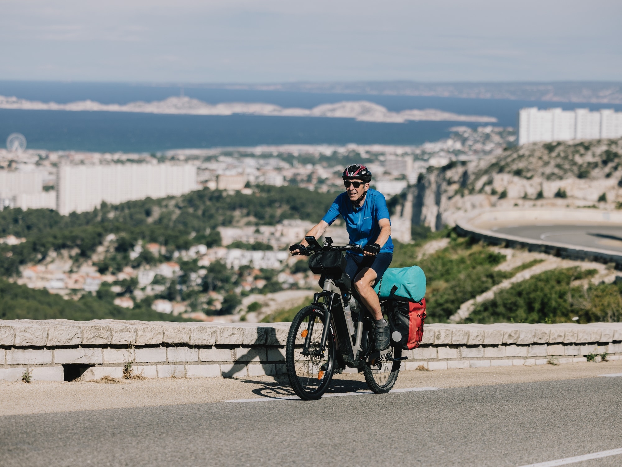 Genießen Sie grenzenlose Freiheit mit einem Kalkhoff E-Bike. Perfekt für lange Touren und unvergessliche Ausblicke