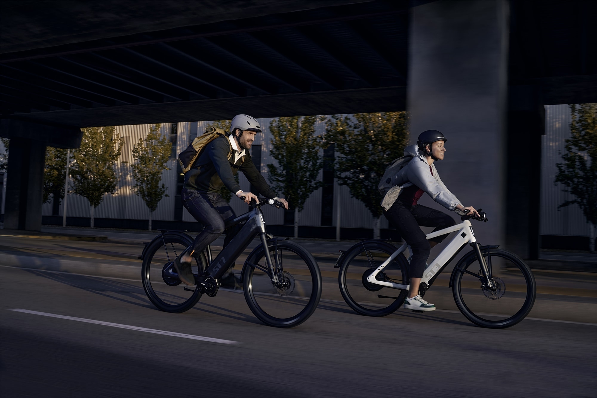 Entdecken Sie die dynamische Fahrfreude mit ST7 E-Bikes im urbanen Umfeld. Perfekt für stilvolle und effiziente Mob