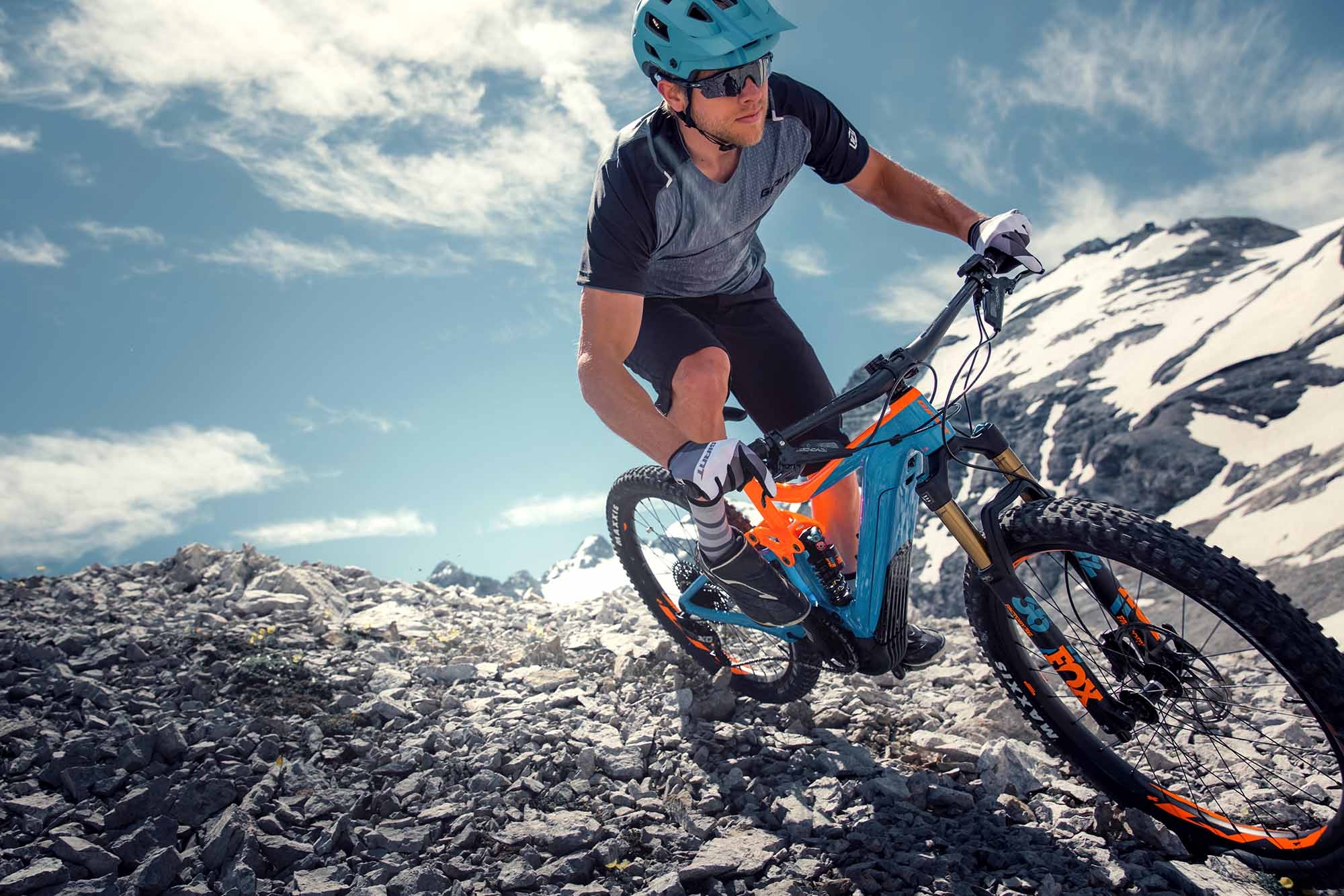 Entdecken Sie mit dem Giant Trance E+ 2019 die perfekte Kombination aus Leistung und Abenteuer auf jedem Bergpfad.