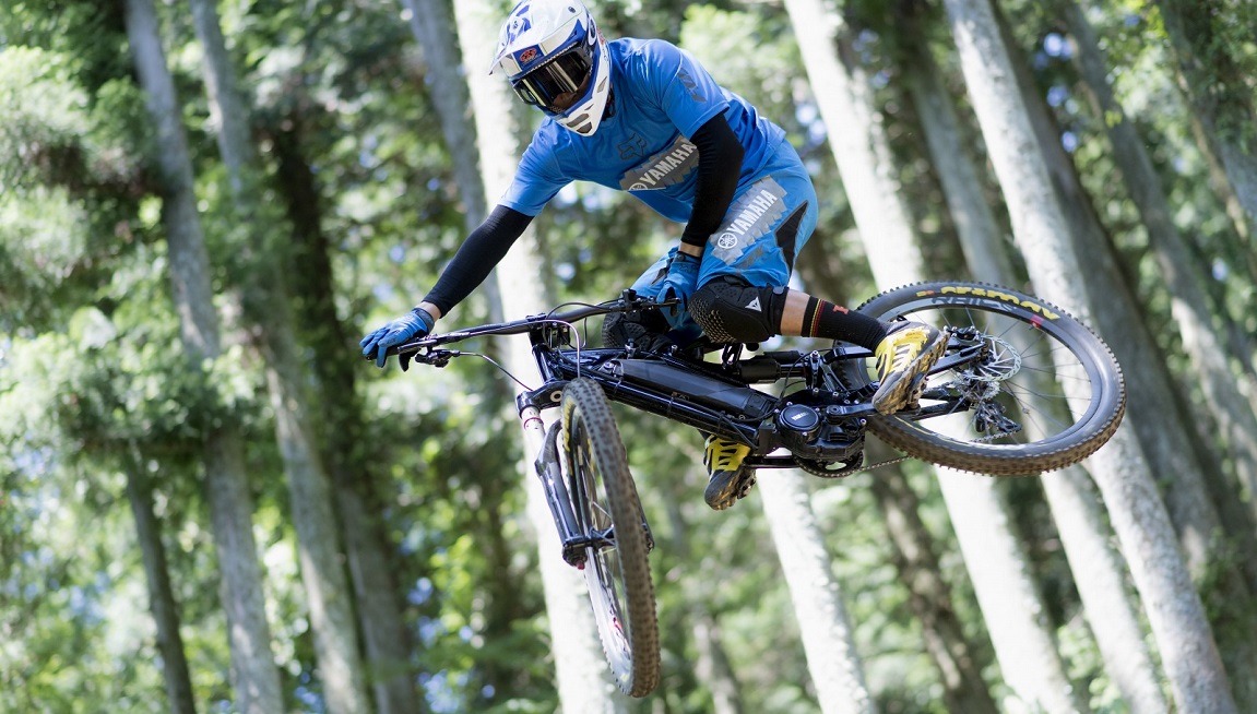 Der Yamaha PW-X e-Bike-Antrieb wurde für den Einsatz in e-Mountainbikes entwickelt und gibt dem eMTB mit der zusätzlichen Unterstützungsstufe ExtraPower zusätzliche Antriebskraft, perfekt für steile Trails.