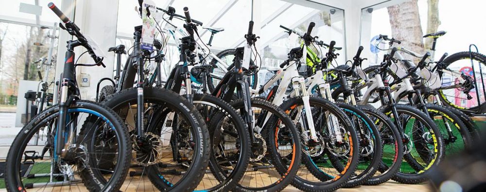 günstige e-Bikes in deiner Nähe online finden und in der Filiale abholen.